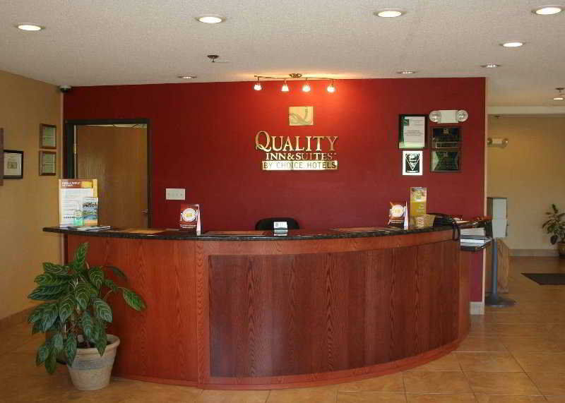 Quality Inn & Suites Menomonie Dalaman gambar